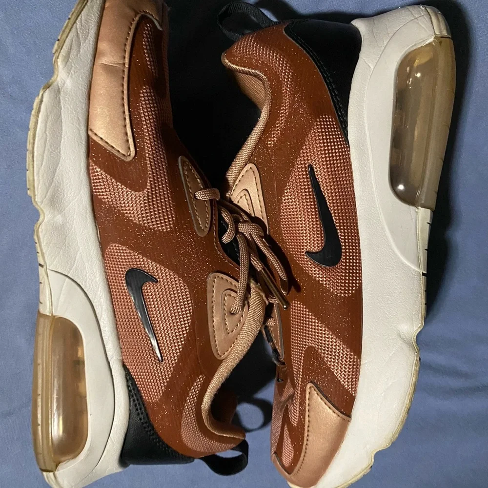 Nike Women’s Brown and Black Sneakers Size 6